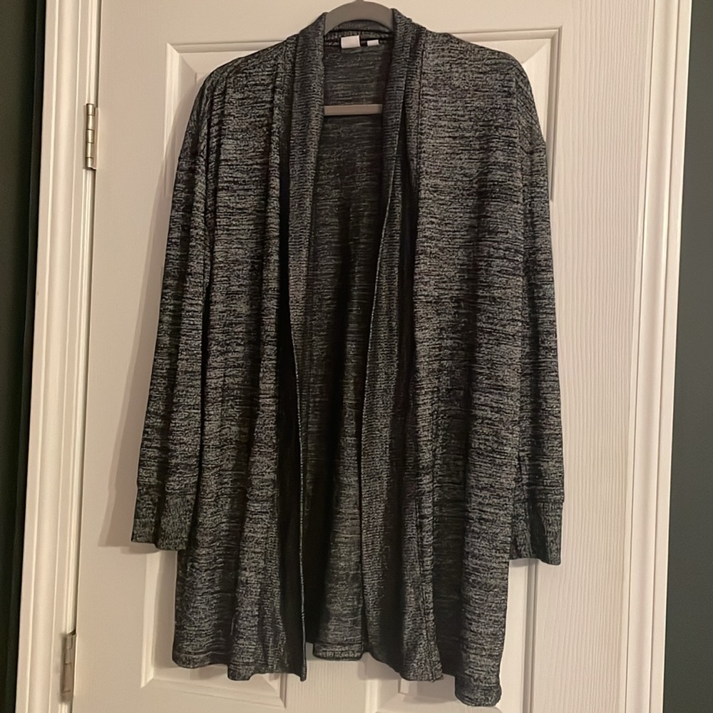 Need cozy loungewear to beat the grey 🌧️ days? 🧸 Grab this GAP Softspun set